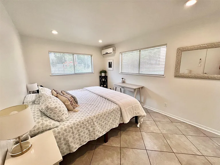 1715 Bluebonnet Ln #A — Photo 9