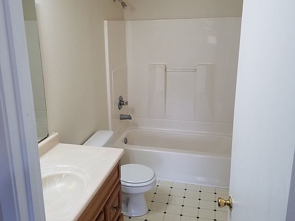 2nd image of 1235 29th St SE