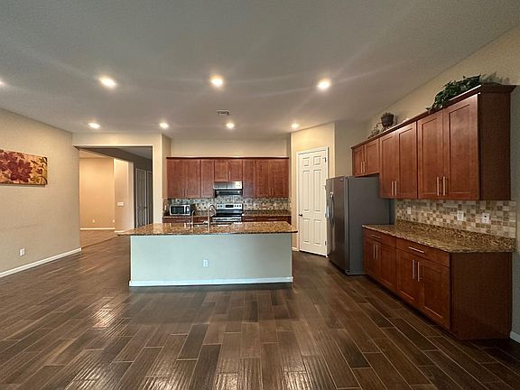 2nd image of 1087 E Regent Dr