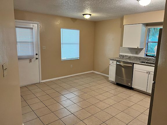 4th image of 775 Lincoln Pkwy #775