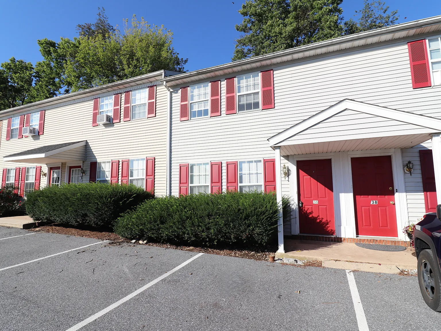 2 bed, 1.5 bath, $1,350 — Photo 2