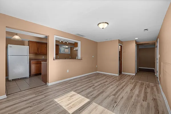 23233 Wellington Ave — Photo 10