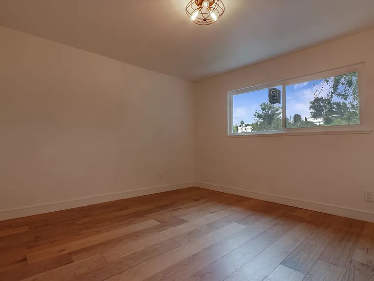 2042 N Alvarado St — Photo 19