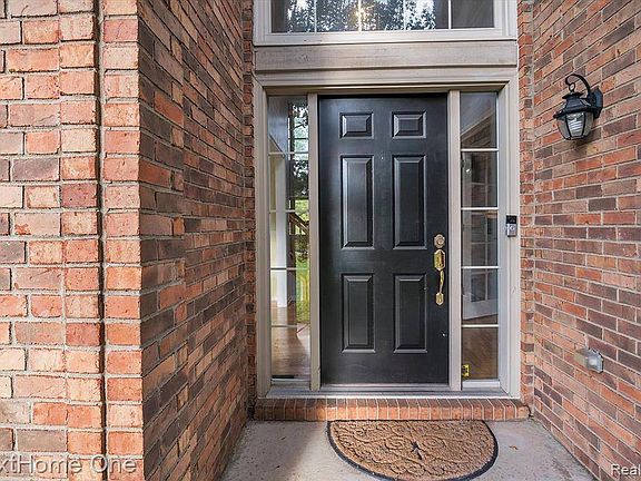 2nd image of 10216 Aylebury Dr