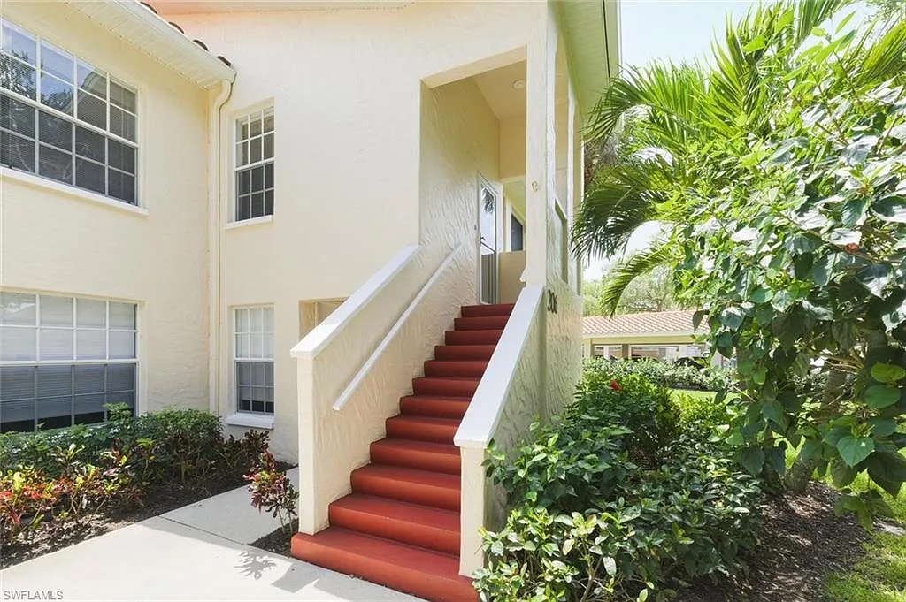 3 bed, 2.0 bath, 1690 sqft, $2,350 — Photo 3