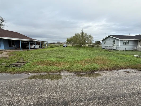 821 Benavides St, Robstown, TX 78380