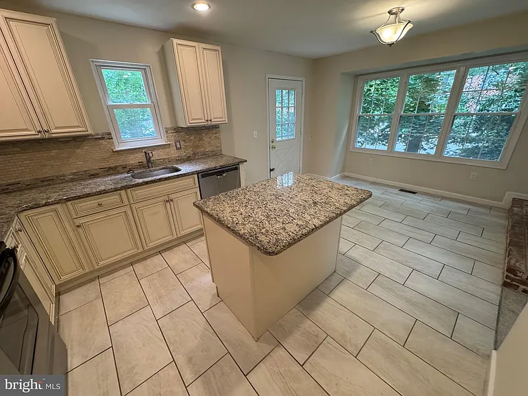 60 Providence Ave — Photo 16