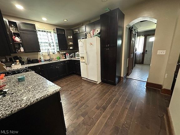 5th image of 122 Short St