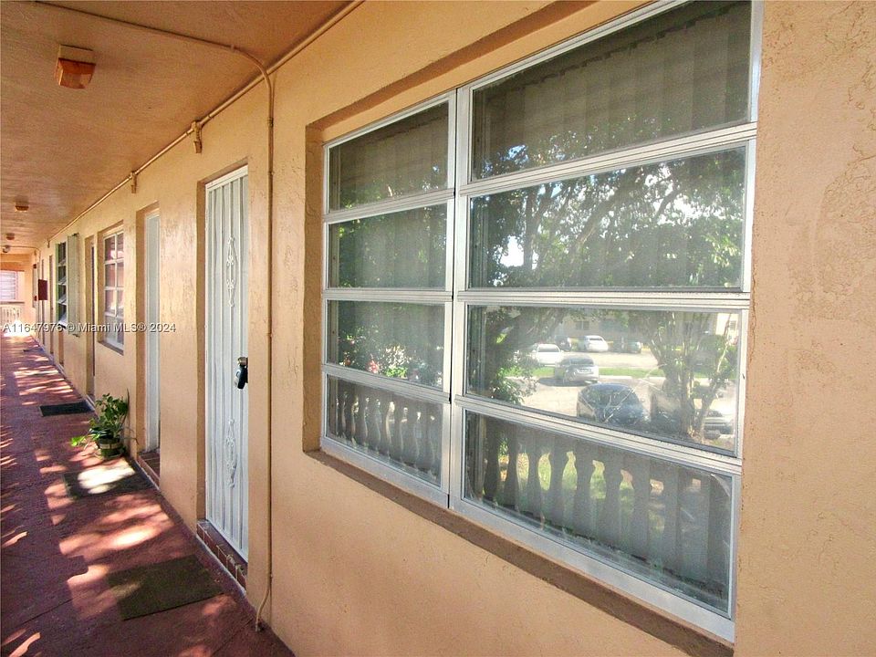 1st image of 20275 NE 2nd Ave APT 22