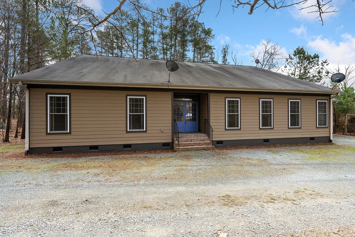 Building Photo - 920 Hillsborough Rd