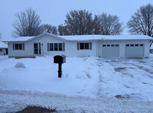 1003 Clayton St, Lake Park, IA 51347