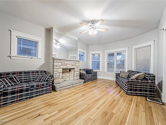 4th image of 1481 E 106th St