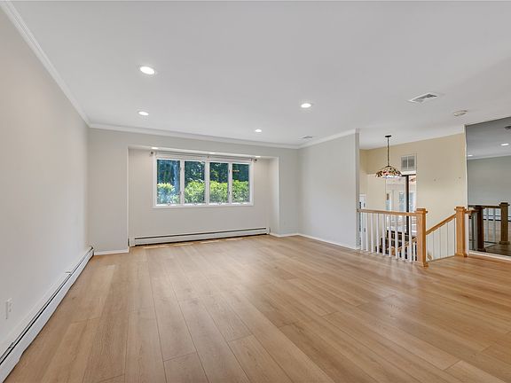4th image of 117 Croyden Ct