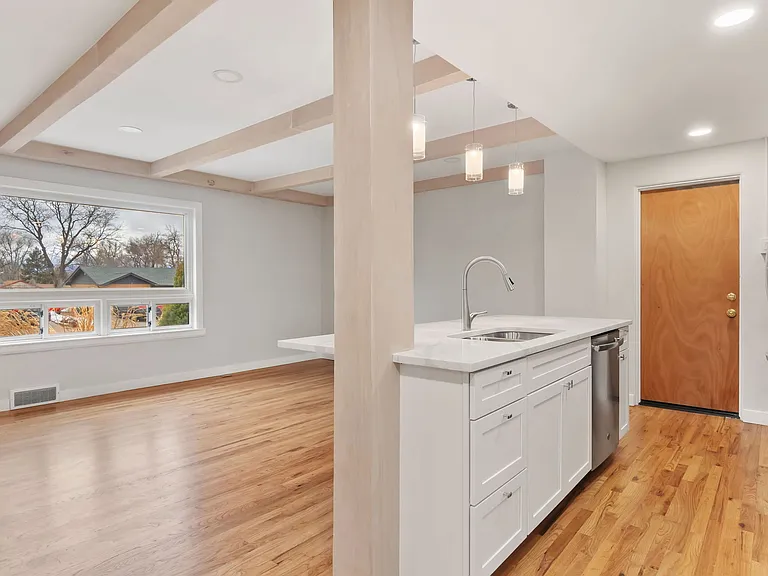 4210 Balsam St — Photo 10