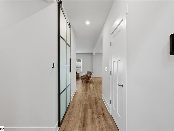 5th image of 437 Roderick Ln