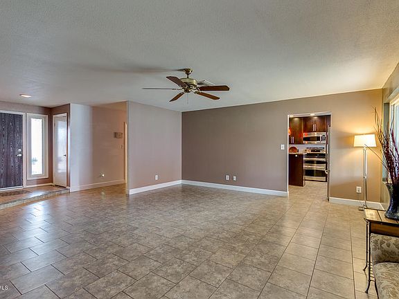 3rd image of 2921 W Meadow Dr