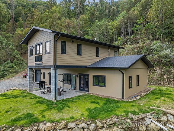 5th image of 945 Roaring Fork Rd