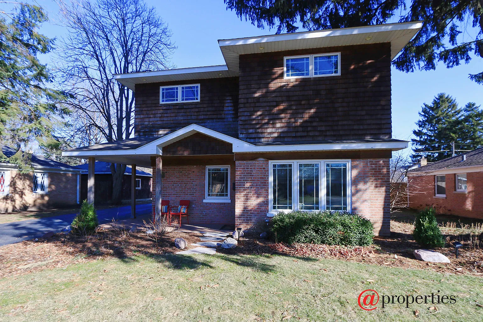 738 E Rockland Rd photo 1