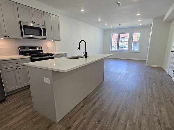3rd image of 3968 Martin Luther King Jr Ave SW #1