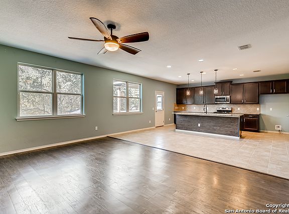 5th image of 715 Oakwood Way