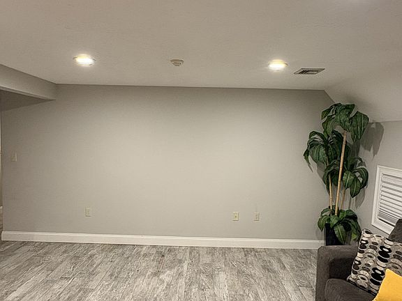 5th image of 86 Maple St