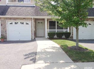 174 Larry Ln, Dix Hills, NY