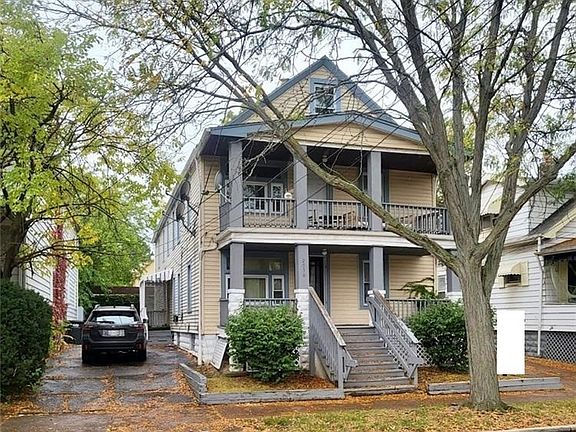 2nd image of 2036 Lark St