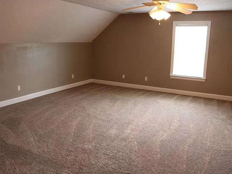 806 Leslie Ct — Photo 13