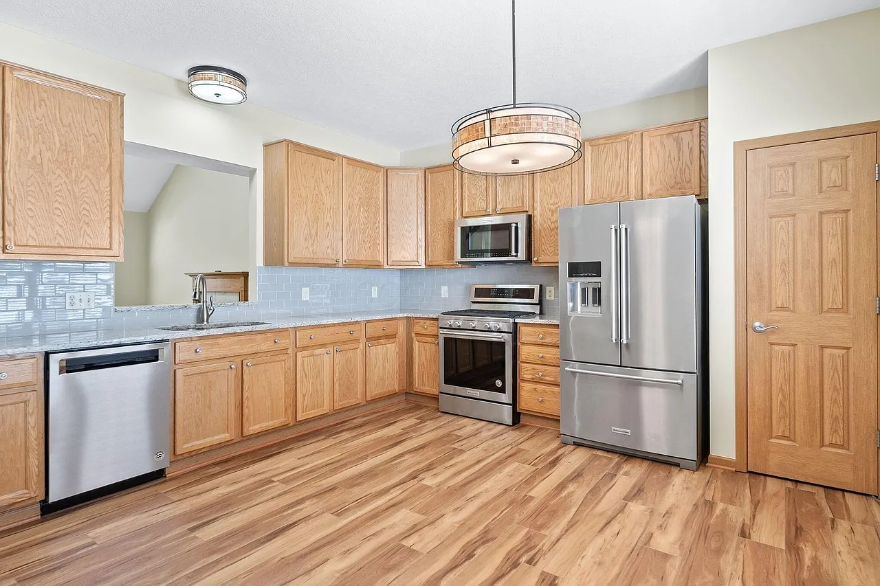 3 bed, 2.5 bath, 2026 sqft, $2,800 — Photo 3