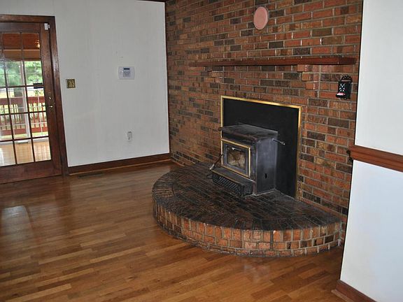 2nd image of 2357 Sycamore Ave