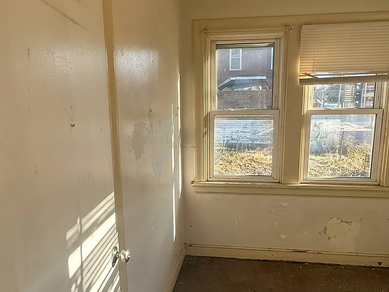 8214 Pelham Ave — Photo 3