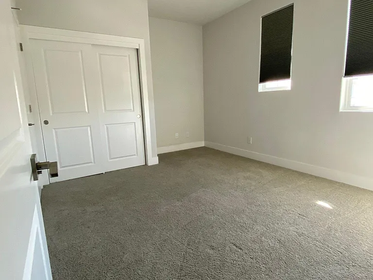 925 Bergenia St — Photo 30