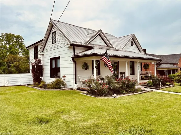 245 Orchard St, Mount Airy, NC 27030