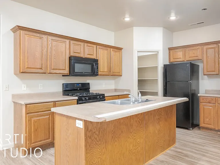 140 S 1250 W — Photo 18