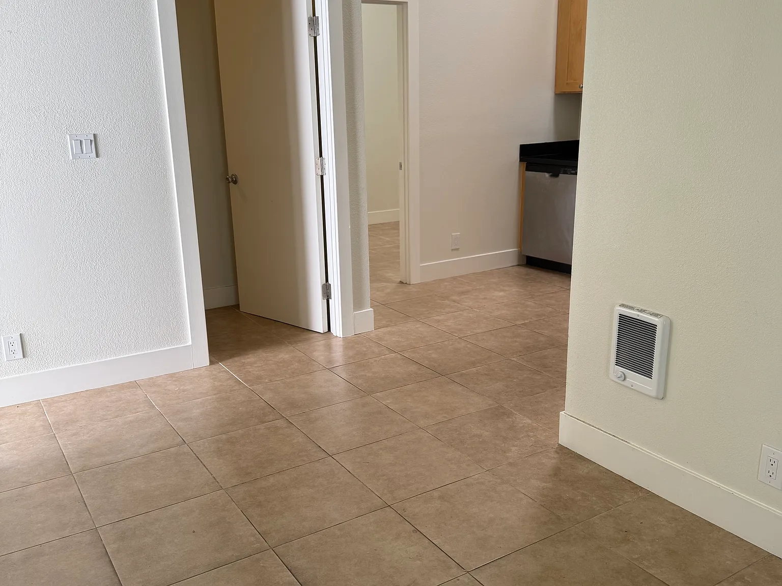 1168 College Ave — Photo 3