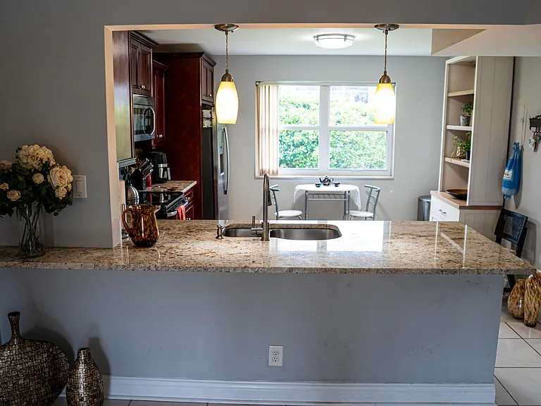 55 SE 14th St #1120 — Photo 6
