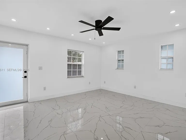 1920 SW 67th Ave — Photo 35