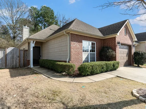 402 Holland Lakes Dr N, Pelham, AL 35124