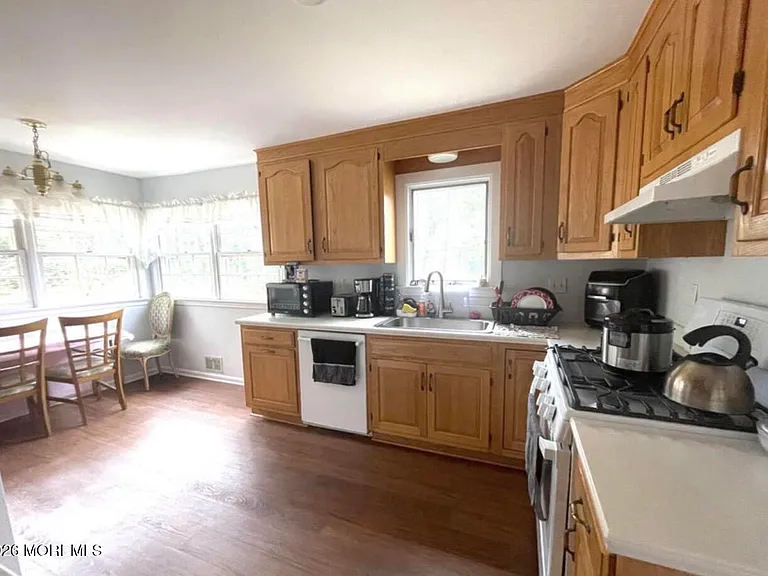 33 Parker Rd — Photo 4