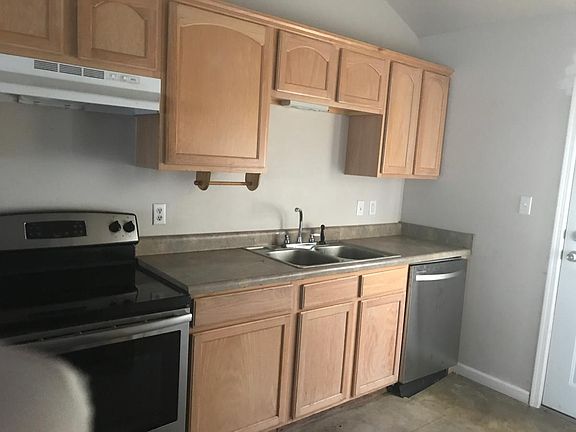 Kitchen w/stainless steel appliances