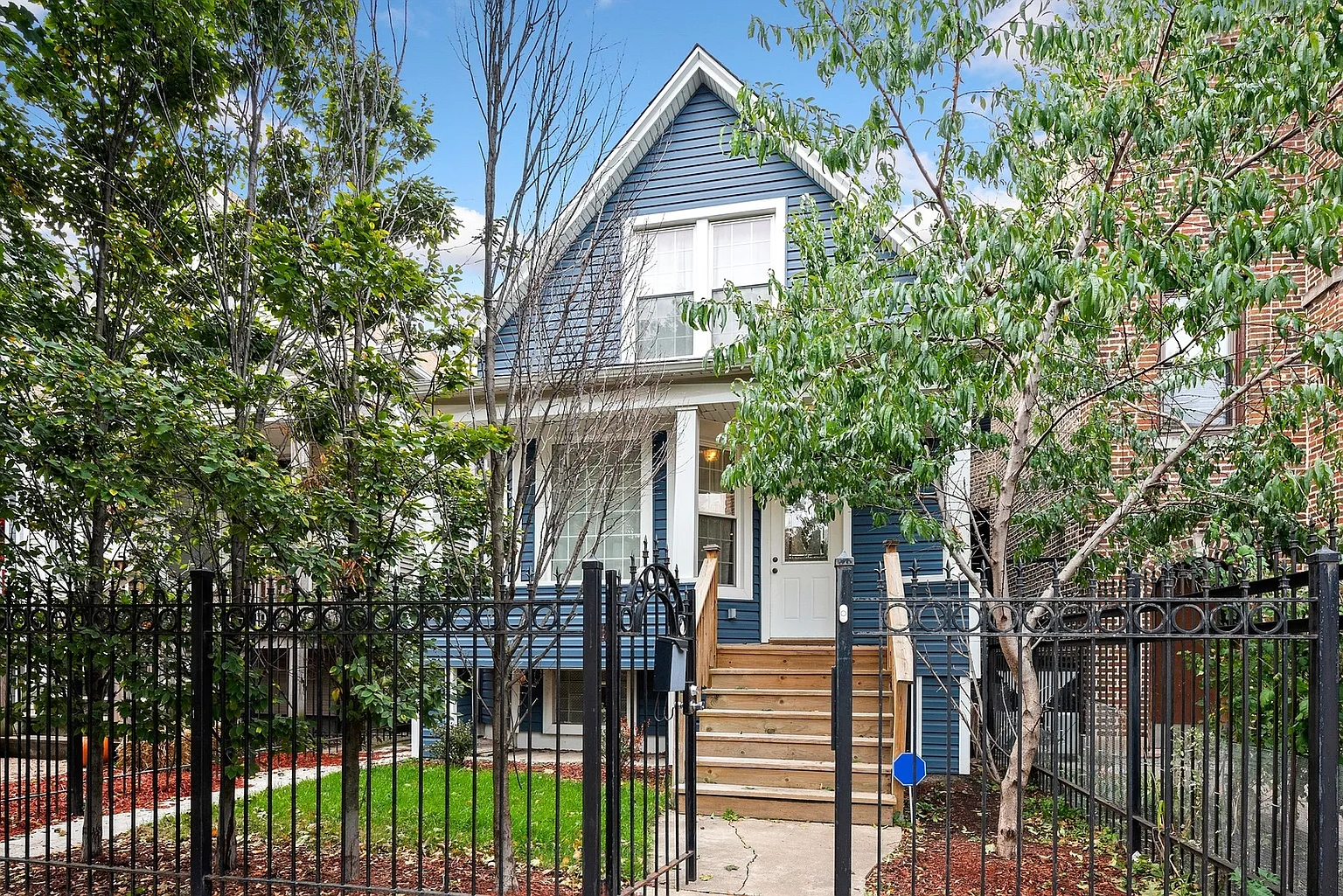 1622 N Hamlin Ave photo 1