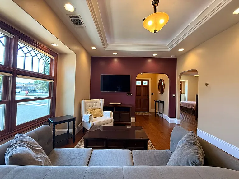 225 W Angela St — Photo 6