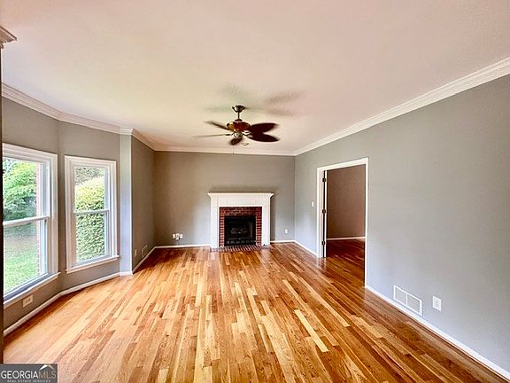 3rd image of 420 Forrest Ave