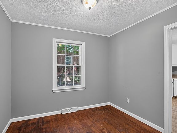5th image of 1104 White St