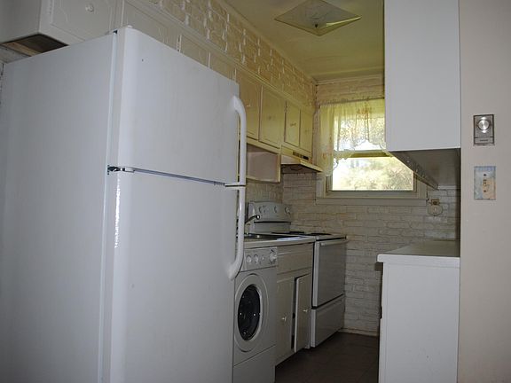4th image of 11 Hollybrook Farm Ln