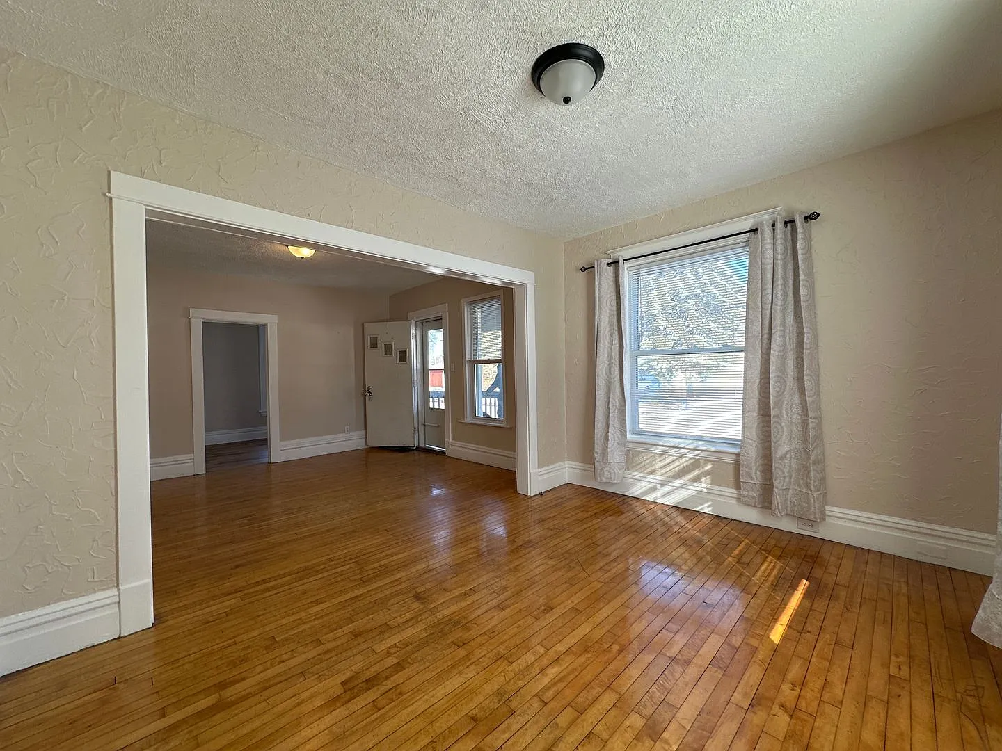 2 bed, 1.0 bath, $1,350 — Photo 4