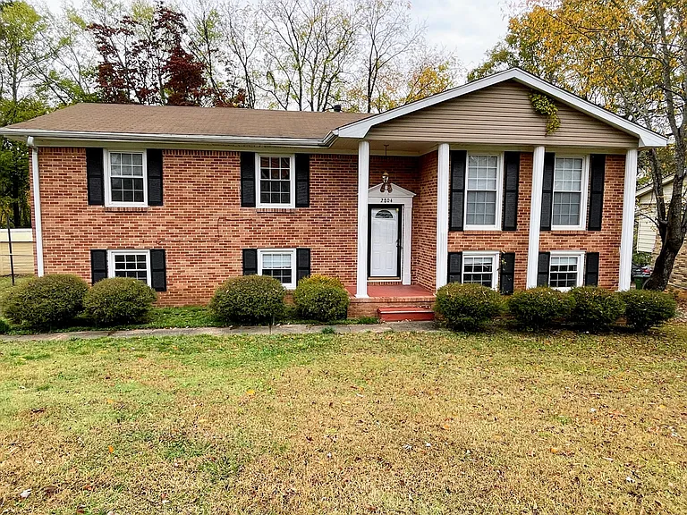 2804 Broadview Dr NW — Photo 2