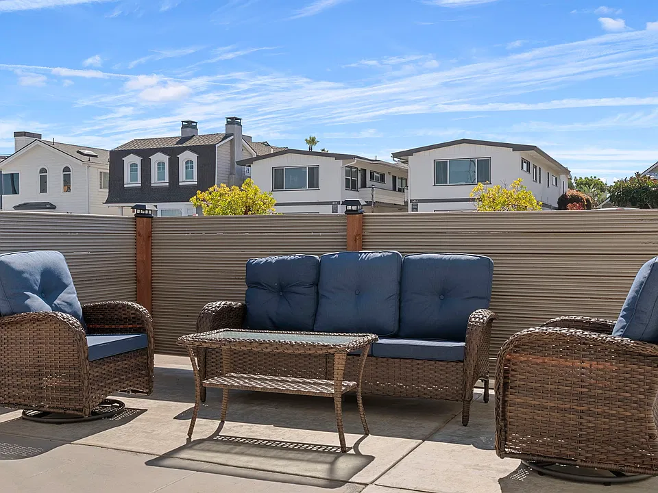 1216 W Balboa Blvd #3
