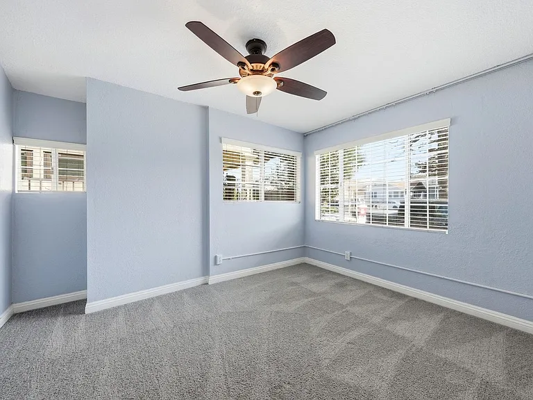 126 E Balboa Blvd — Photo 11