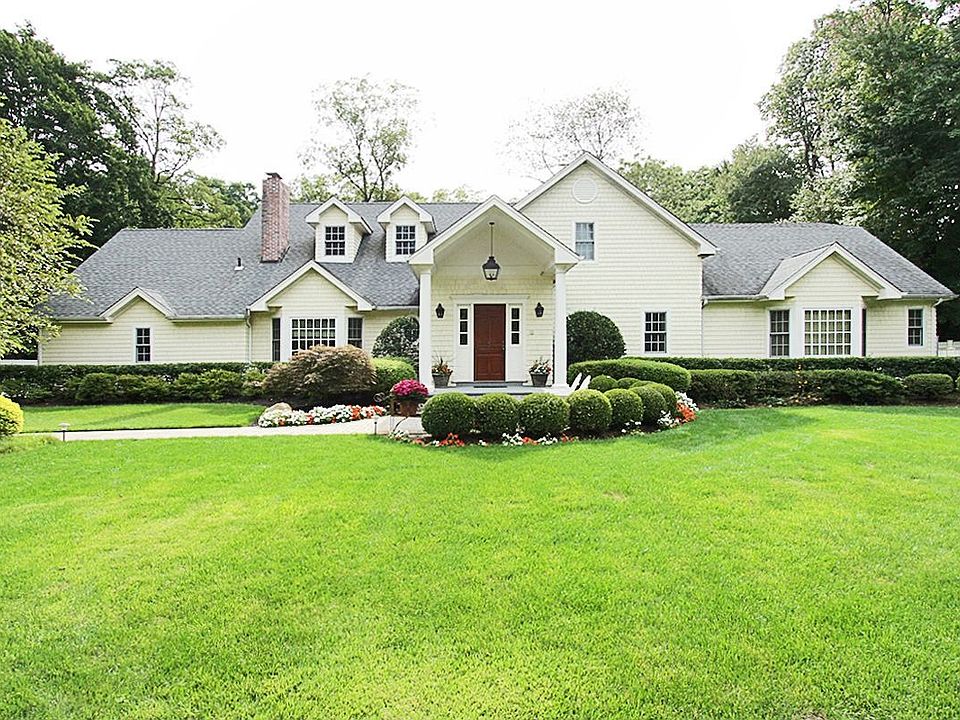 1st image of 19 Meadowood Ln